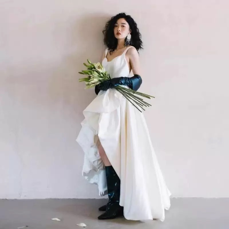 Korte rok met bandjes, trouwju - Photography Natural Lighting Basics recensie en prijs